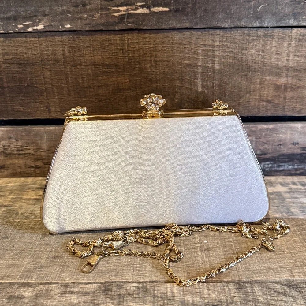 Elegant Metallic Silver Evening Clutch with Gold Chain